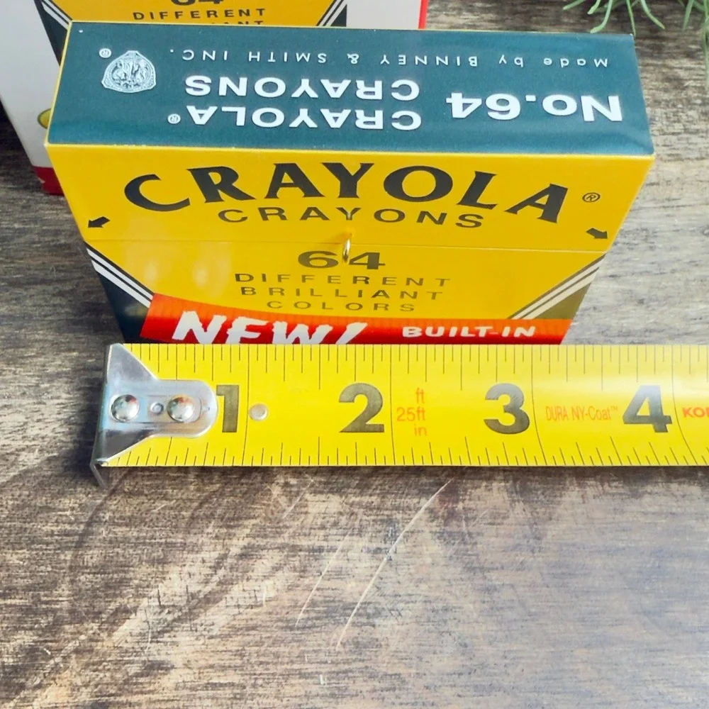 2015 Hallmark Keepsake Crayola Big Box of 64 Crayons Ornament QXI2352